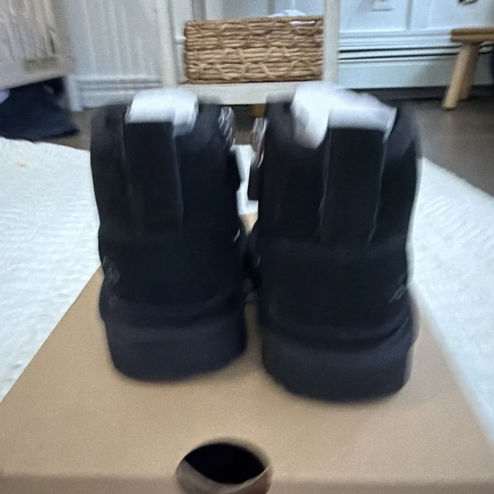 UGG Neumel II Solid Black Suede Toddler Kids Chukka Boots Shoes Size 6C